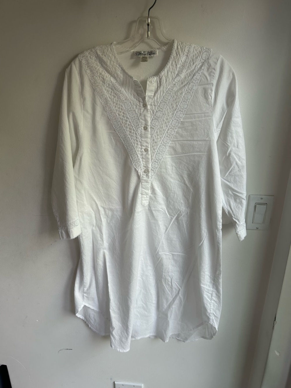 Oscar de la Renta vintage white 100% cotton nightgown. Size sm Great condition
